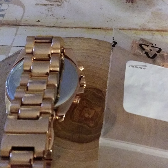 Wittaneur rose gold tone watch main image 2